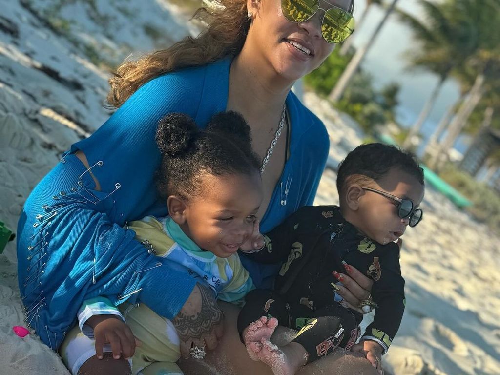 Rihanna con sus hijos