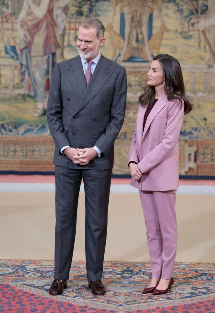 Reina Letizia traje rosa