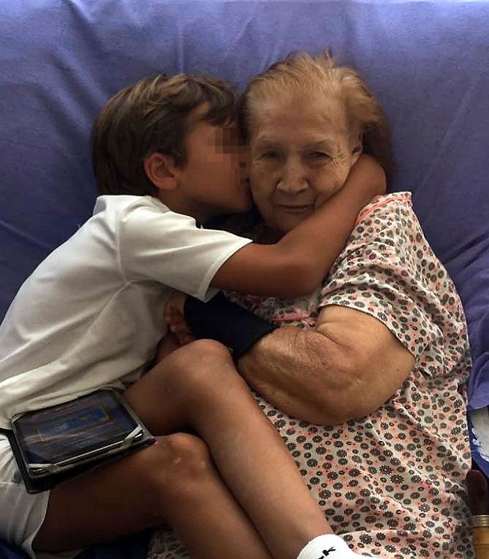 Abuela Eloísa e hijo Alba Carrillo