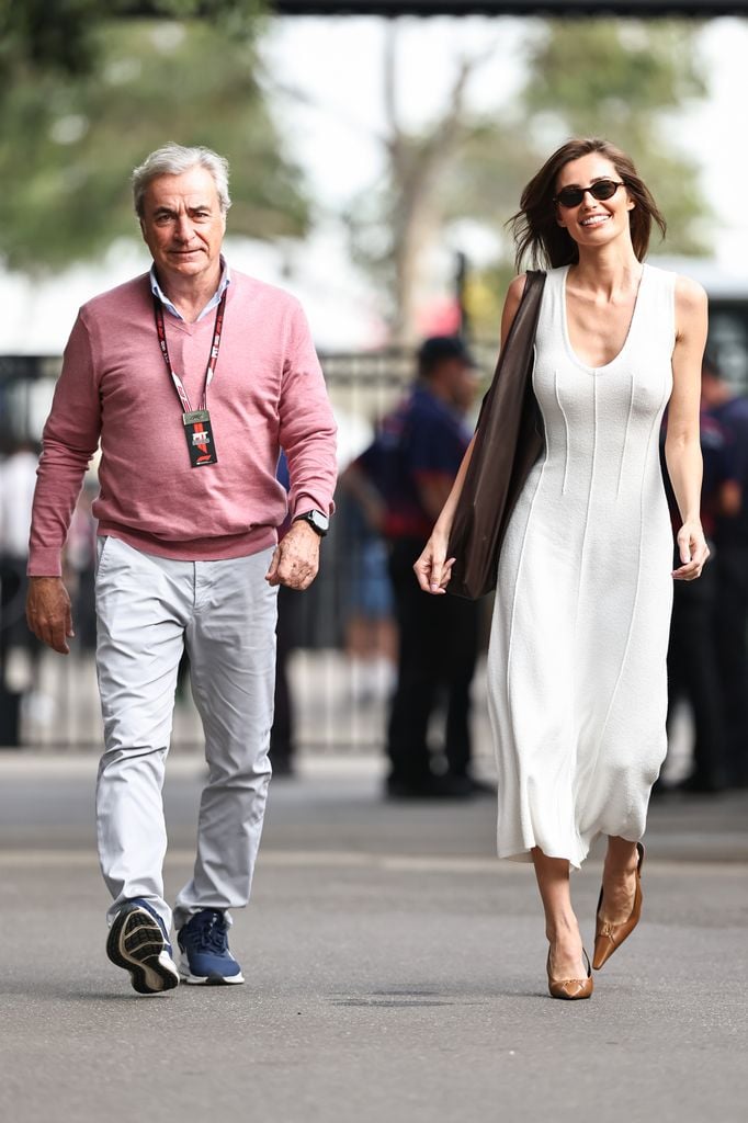 Carlos Sainz y Rebecca Donaldson en el circuito Albert Park de Melbourne