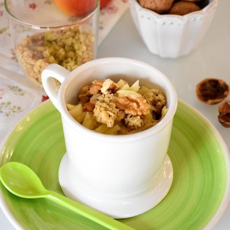 mug-cake-granola-manzana