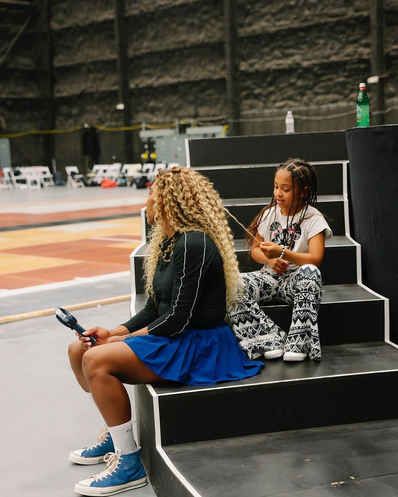 Serena Williams y su hija Olympia en los ensayos del show de medio tiempo del Super Bowl