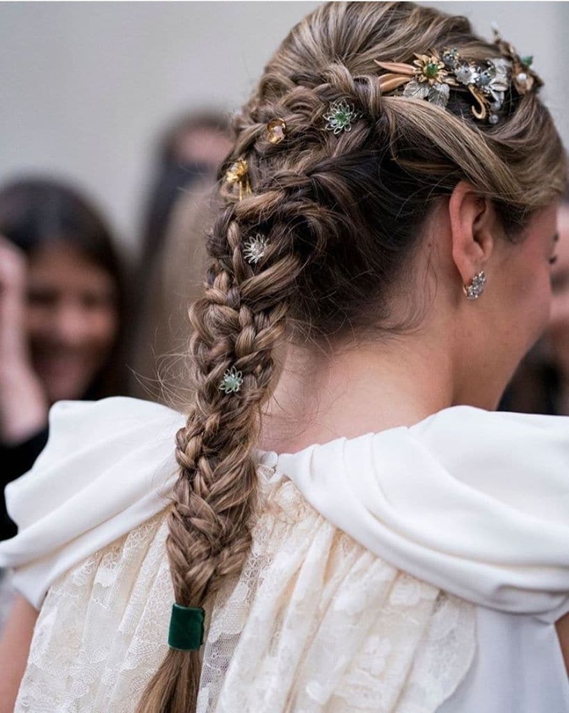 Peinados de novia con trenzas con horquillas