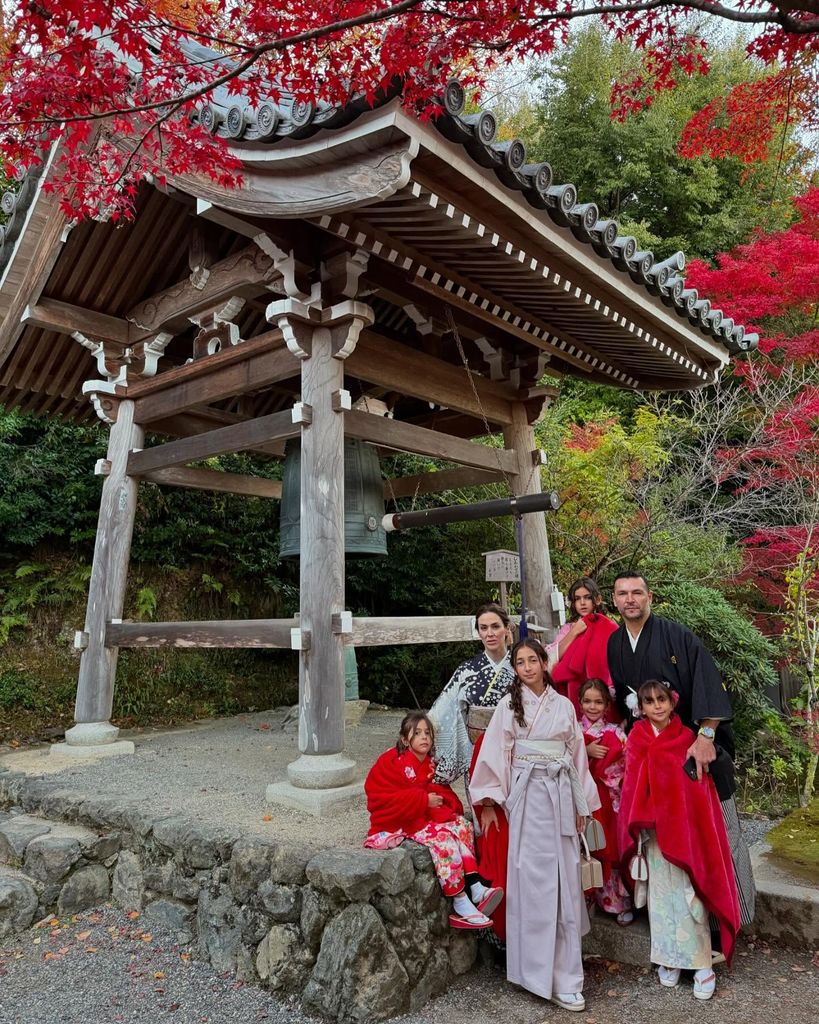 Jacky Bracamontes y su familia por Japón.