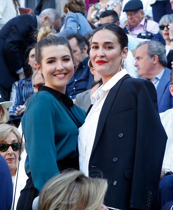 Vicky Martín Berrocal con su hija Alba en San Isidro