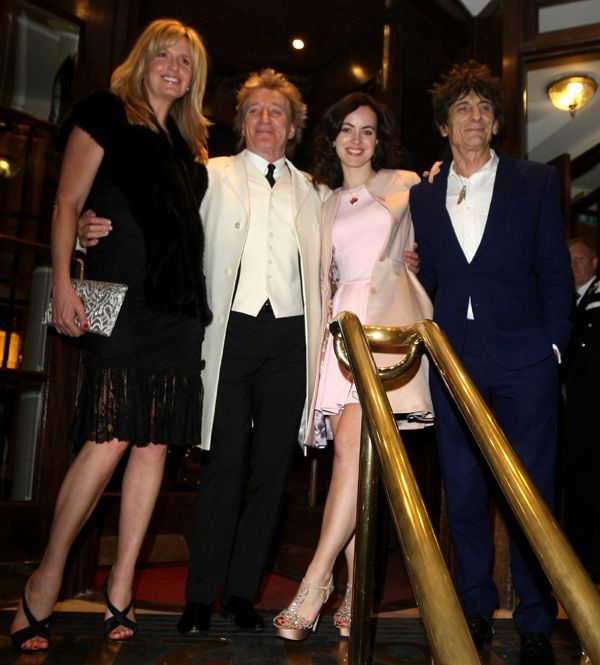 Junto a los novios en un día tan especial estuvieron Rod Stewart, que actuó como padrino, y Paul McCartney, ambos acompañados por sus respectivas parejas, Penny Lancaster y Nancy Shevell