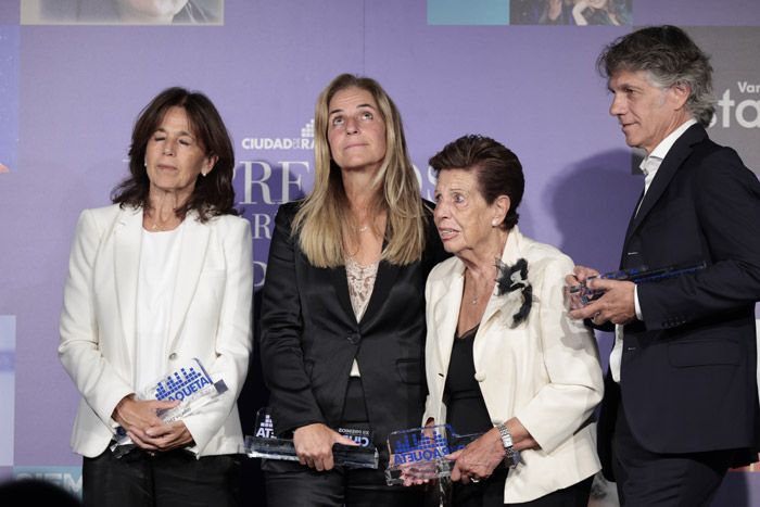 Arantxa Sánchez Vicario junto a su madr, y sus hermanos Emilio y Marisa