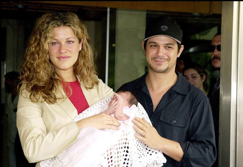 Jaydy Michel y Alejandro Sanz junto a su hija Manuela 