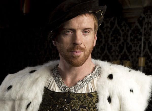 Damian Lewis subrayó que había podido sumergirse en la personalidad del rey Enrique no precisamente buceando en los libros de historia, sino estudiando la vida de “sus” príncipes modernos 