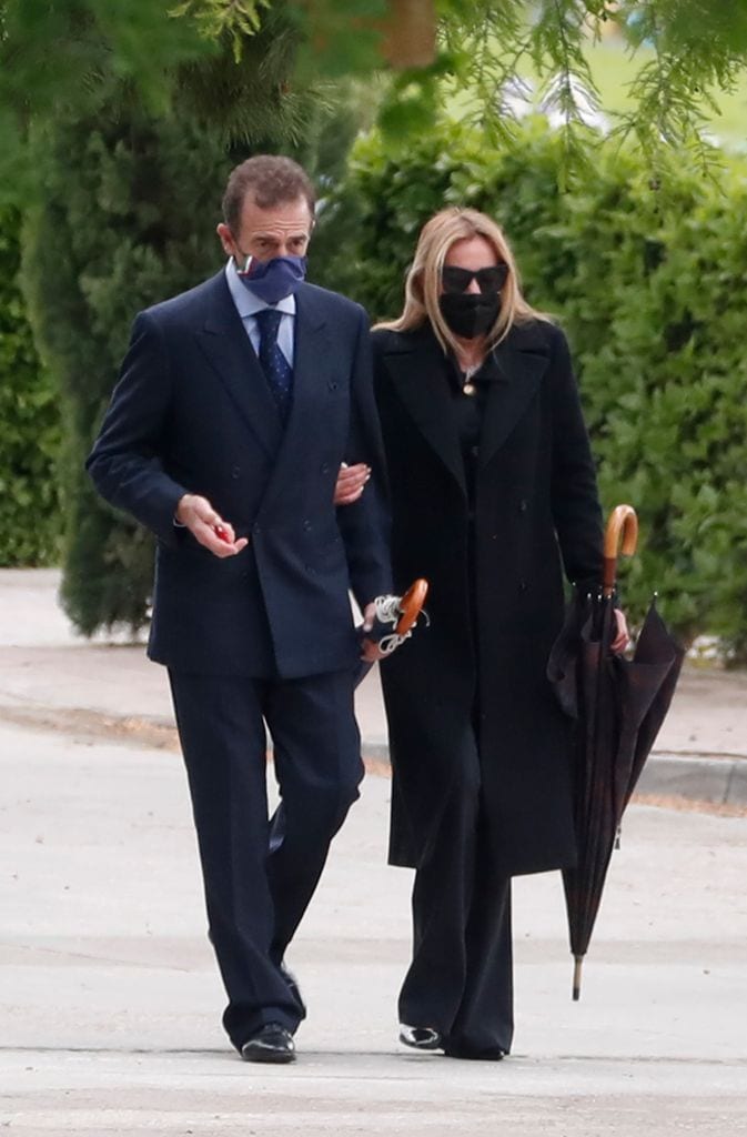 Ana Obregon y Alessandro Lequio during burial of Ana Obregon in Madrid 23 May 2021