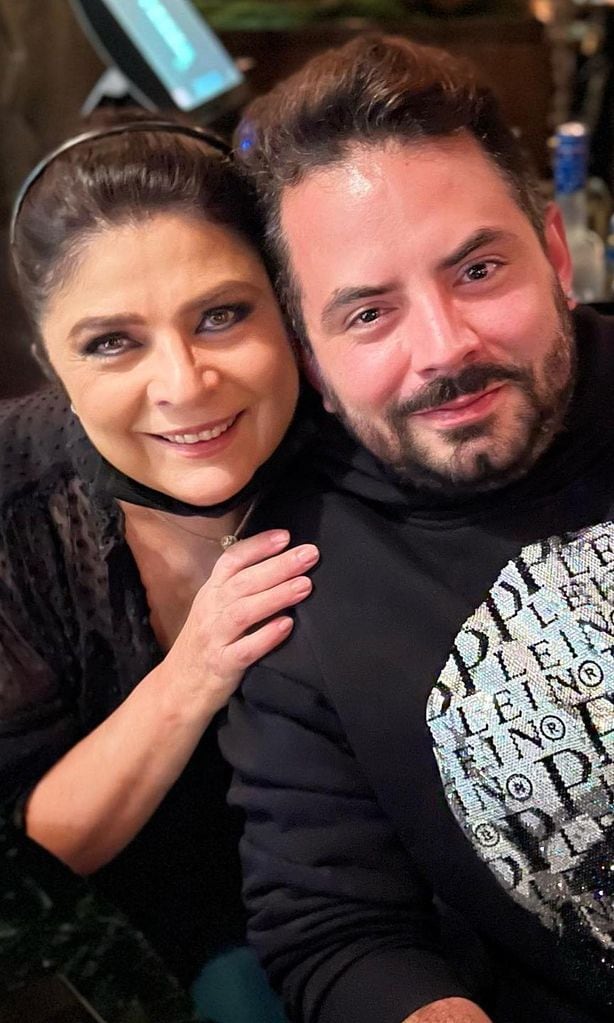 José Eduardo Derbez y su mamá, Victoria Ruffo