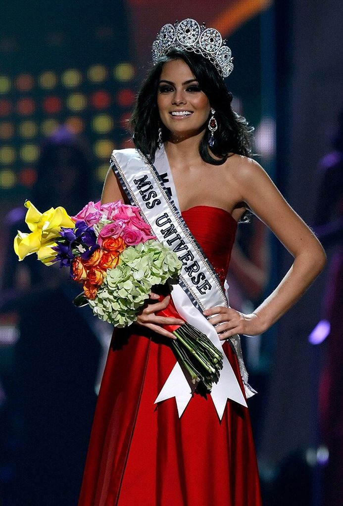 2010missuniversoximena1 a