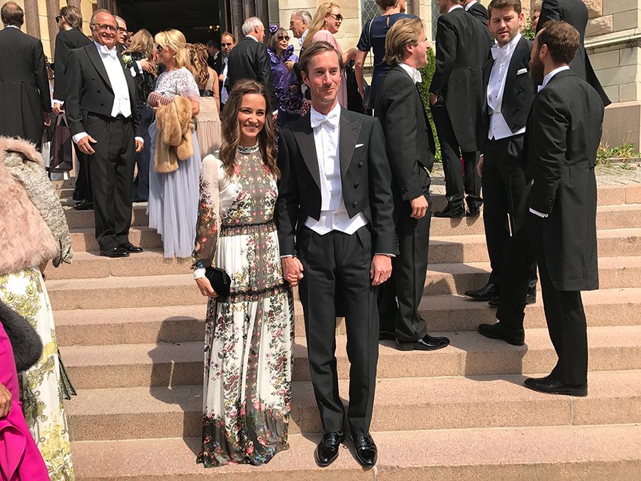 Pippa Middleton enamora con un look de invitada (rebajado) de Erdem 