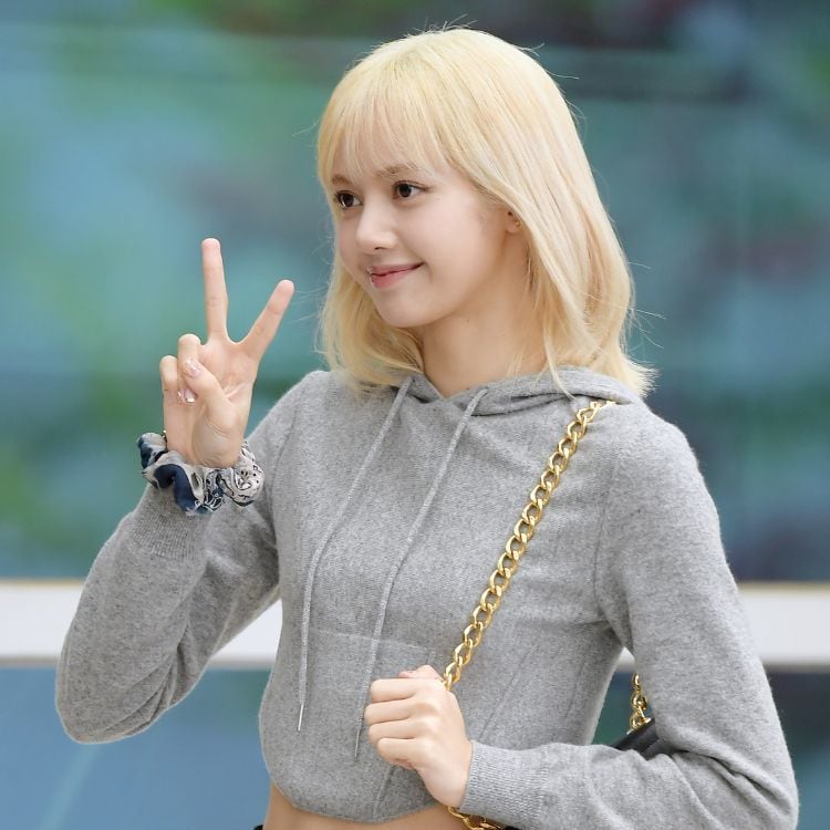 Lisa de 'Blackpink' flequillo coreano