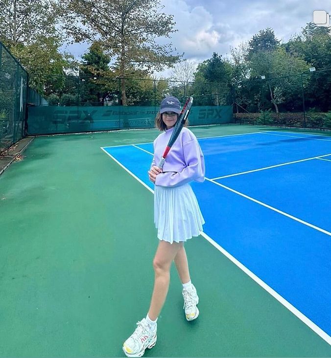 Afra Saraçoğlu compartía una foto efímera desde la misma pista de tenis que Mert Ramazan DEmir