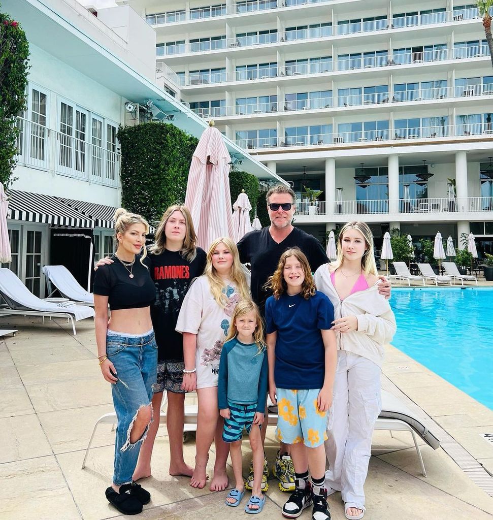 Tori Spelling con sus hijos