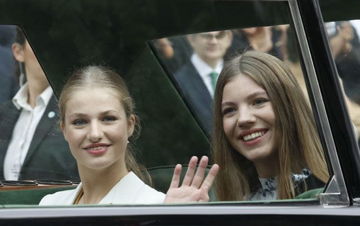 Leonor y Sofía dentro del Rolls-Royce