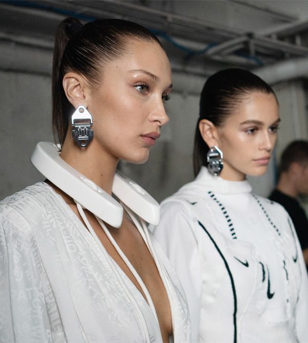 bella-hadid-kaia-gerber-backstage