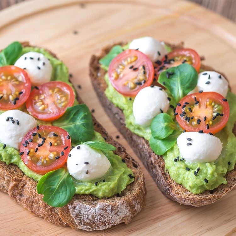 'Bruschetta' de guacamole, mozarela y cherrys