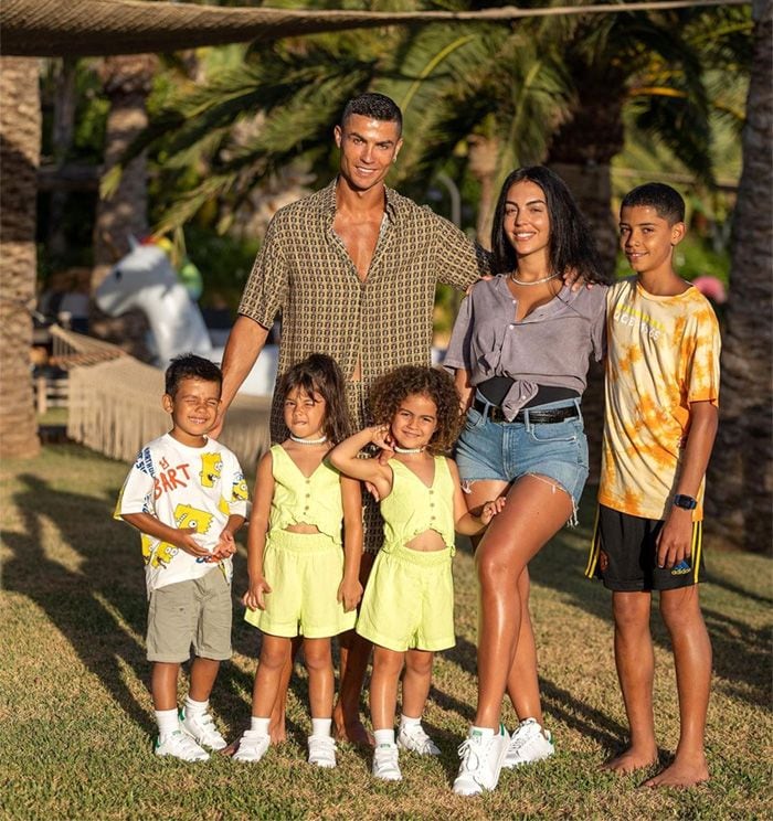 Cristiano Ronaldo y Georgina Rodríguez con sus hijos