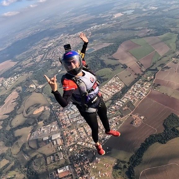 Muere Carolina Muñoz, paracaidista chilena, tras no abrirse el paracaídas durante un salto en Brasil     