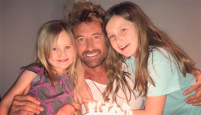 Gabriel Soto y sus hijas 