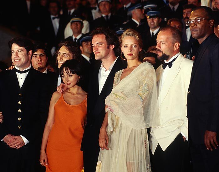 John Travolta, Maria de Medeiros, Quentin Tarantino, Uma Thurman, Bruce Willis y Samuel L. Jackson en Cannes presentando 'Pulp Fiction'