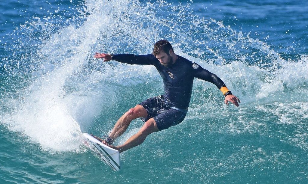 Chris Hemsworth Surfing