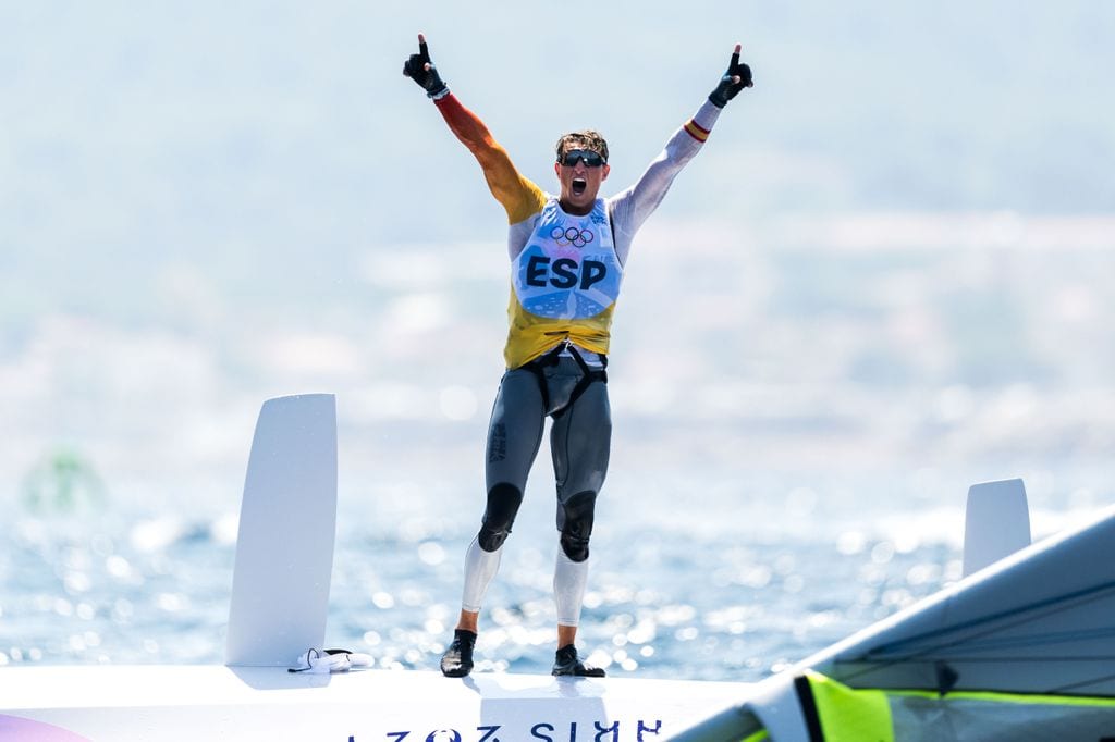 Diego Botín y Florian Trittel celebrando su oro en vela en 49er