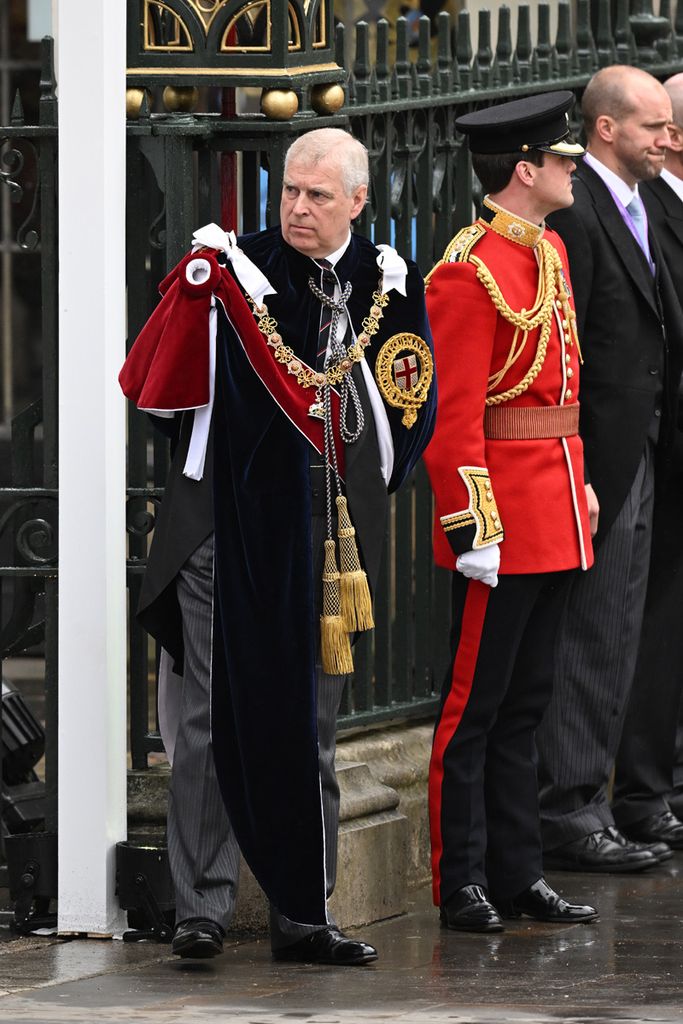 El príncipe Andrés en la coronación de Carlos III