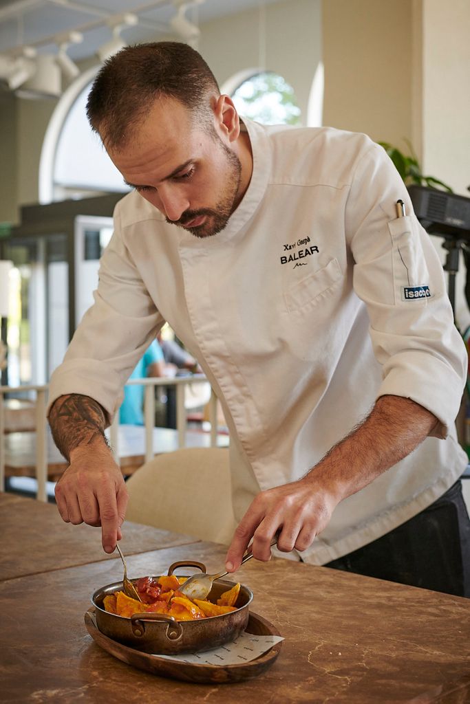 Xavi Gaspá, al frente de la cocina de Balear