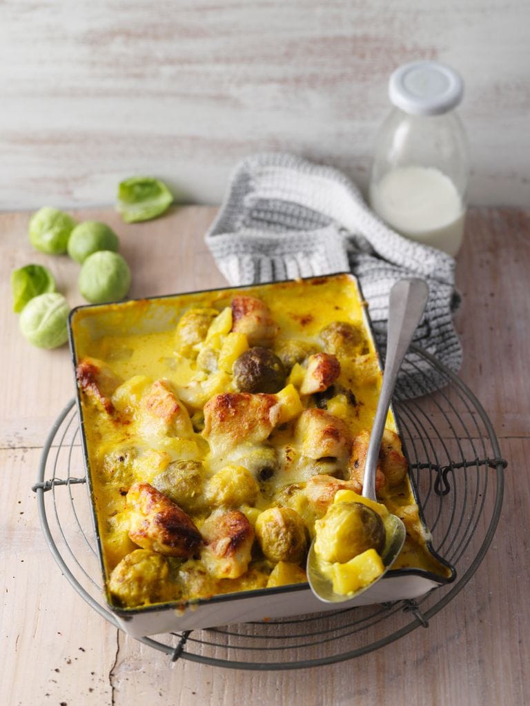 Gratinado de coles de Bruselas con patatas y pollo