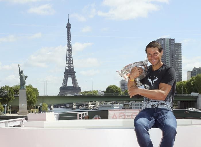 Rafa Nadal con la Torre Eiffel de fondo