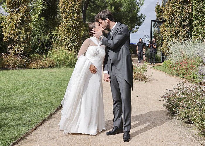 El romántico beso de Marta y Luis