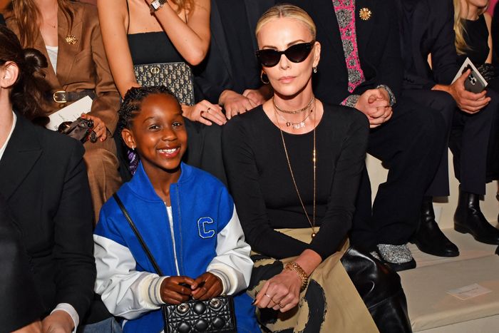 Charlize Theron y su hija August, de ocho años, tampoco rechazaron la invitación de Dior