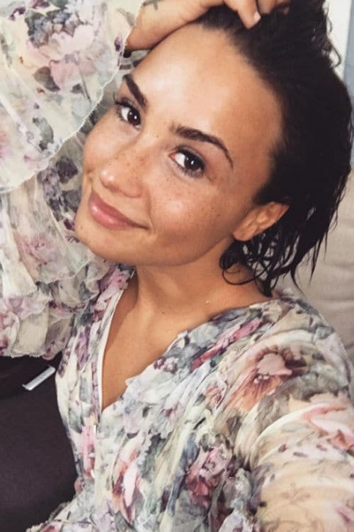 Demi Lovato y su intensa mirada sin maquillaje