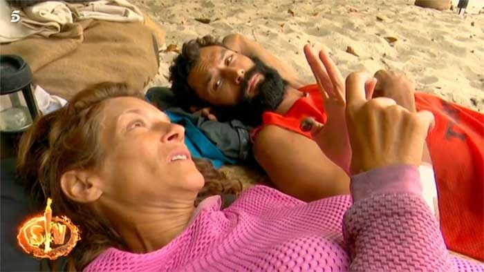 Elena Rodríguez y Jorge en la playa tras la gala 10 de Supervivientes 