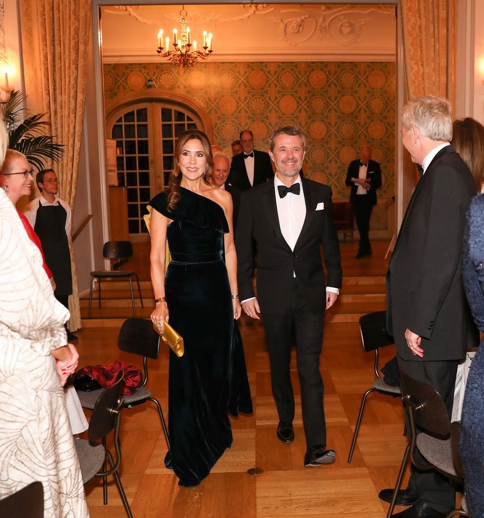 Mary de Dinamarca vestido terciopelo gala