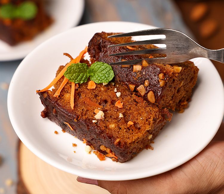 2 porciones de 'brownie' de zanahoria con chocolate negro