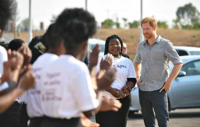 Una duquesa vía Skype: Meghan Markle se une la visita del príncipe Harry en Malawi desde Johannesburgo