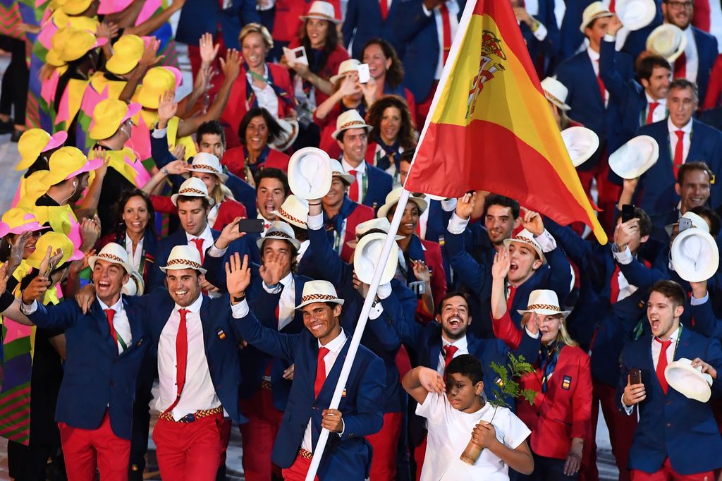 Spain's flag bearer Rafael Nadal leads his national delegation during the opening ceremony of the Rio 2016 Olympic Games at the Maracana stadium in Rio de Janeiro on August 5, 2016. / AFP / FRANCK FIFE        (Photo credit should read FRANCK FIFE/AFP via Getty Images)