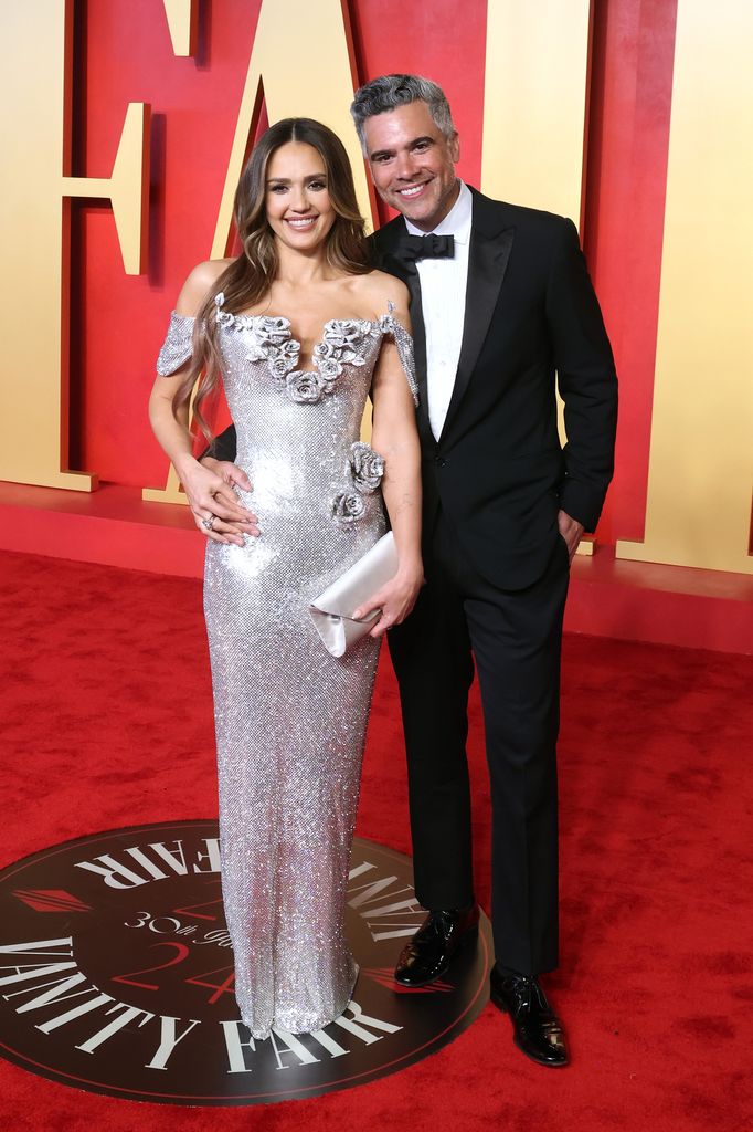 BEVERLY HILLS, CALIFORNIA - MARCH 10: Jessica Alba and Cash Warren attend the 2024 Vanity Fair Oscar Party hosted by Radhika Jones at Wallis Annenberg Center for the Performing Arts on March 10, 2024 in Beverly Hills, California. (Photo by Taylor Hill/Getty Images)