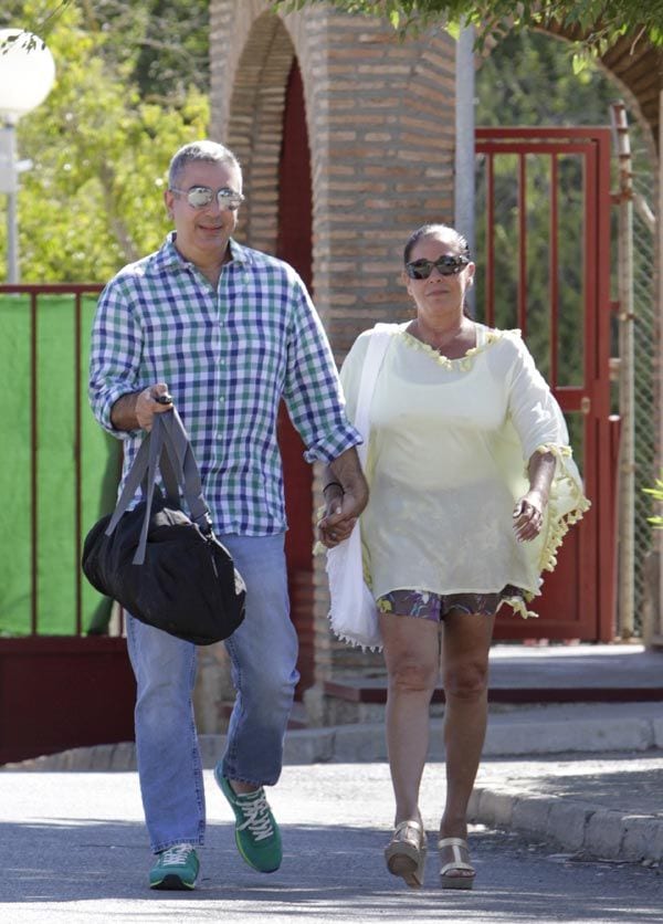 Después de los tres permisos extraordinarios y tras las mejoría de su salud, Isabel Pantoja regresaba hoy a la cárcel de Alcalá de Guadaría
