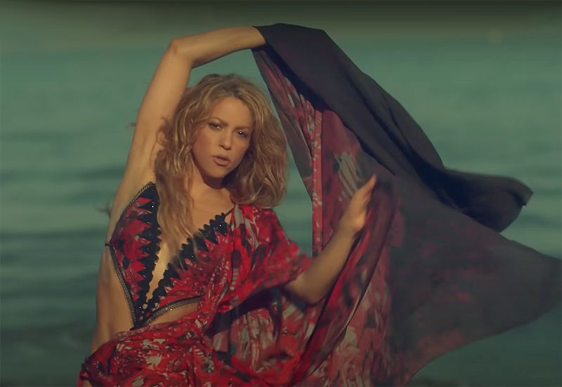 shakira rojo video5