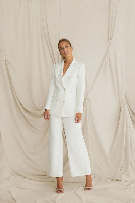 Trajes de chaqueta blancos para novias especiales