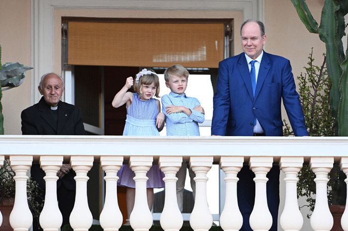 Alberto de Mónaco y sus hijos celebran San Juan sin Charlene