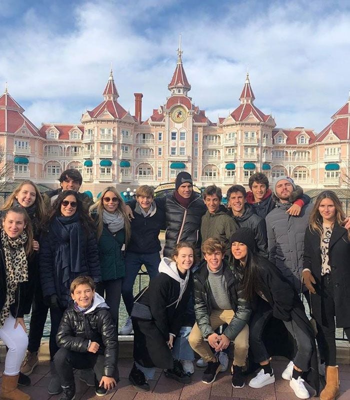 Rafael Nadal, con su familia en Disneyland París