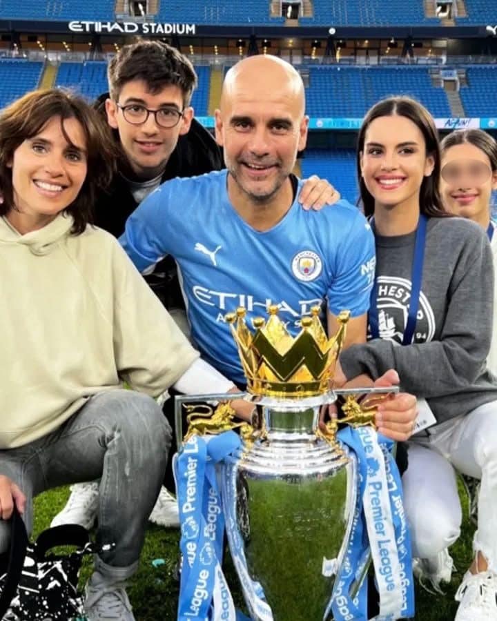 Guardiola, su mujer y sus hijos