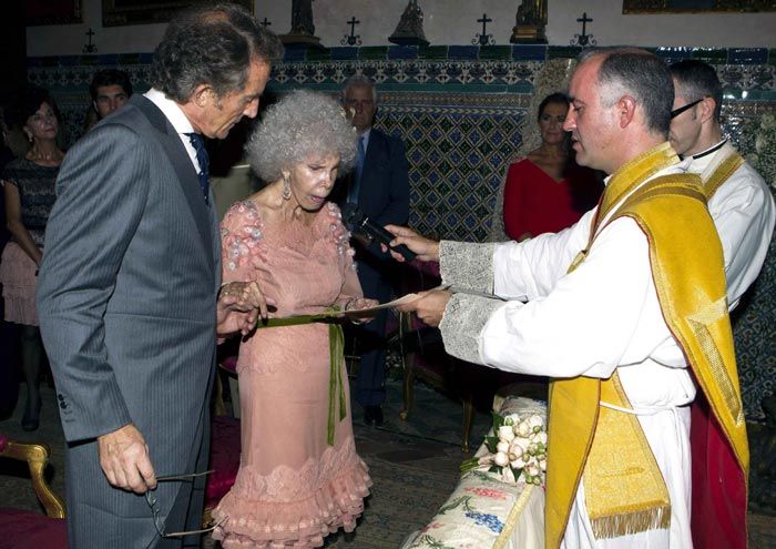 Hoy cinco de octubre se cumplen cinco años de la boda de Alfonso y la Duquesa en el Palacio de Dueñas, fue en 2011
