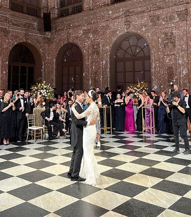 Josefina y Emiliano en su primer baile como casados 